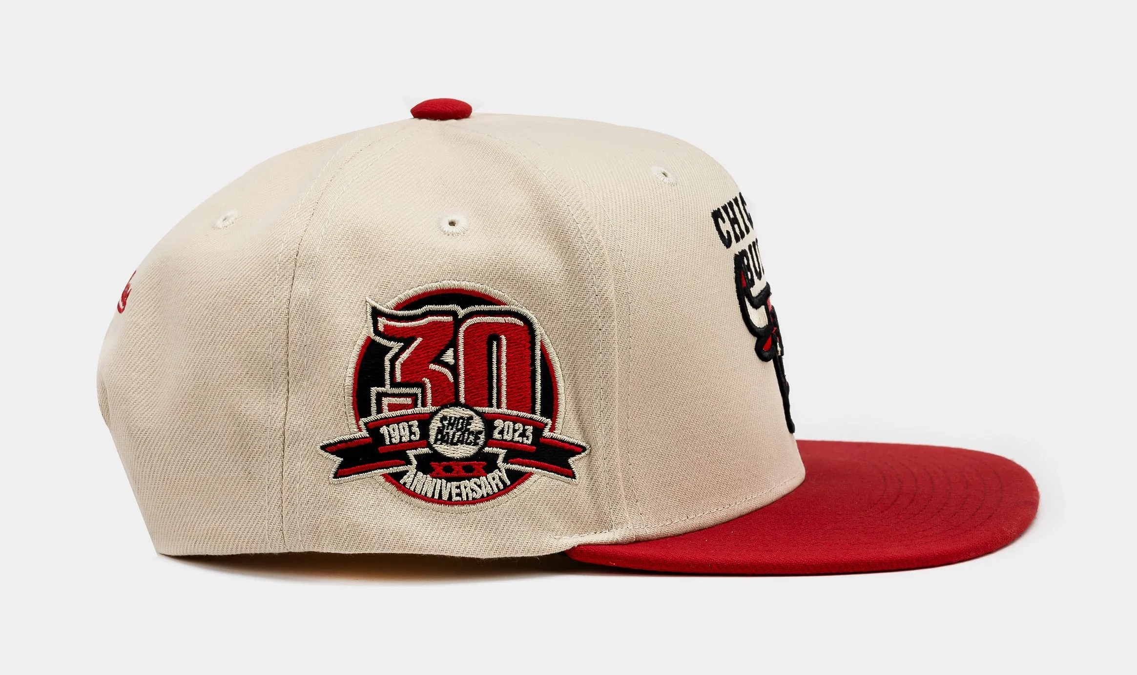 Shoe Palace Exclusive 30th Anniversary Chicago Bulls Snapback Mens Hat (Red/Beige)